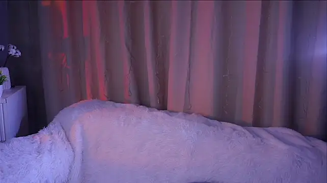NelleMihalko live sex cam
