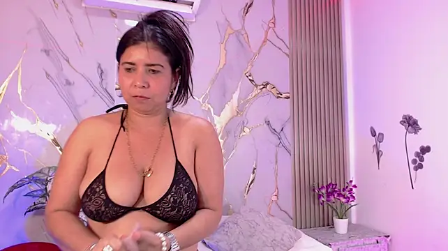 YUSELFI_ROSS_ live sex cam