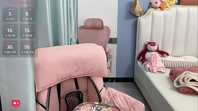 Luna-666 live cam on StripChat