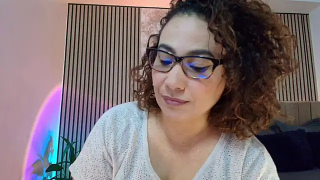 juliramirez (F milf) - Let's make my pussy wet and creamy