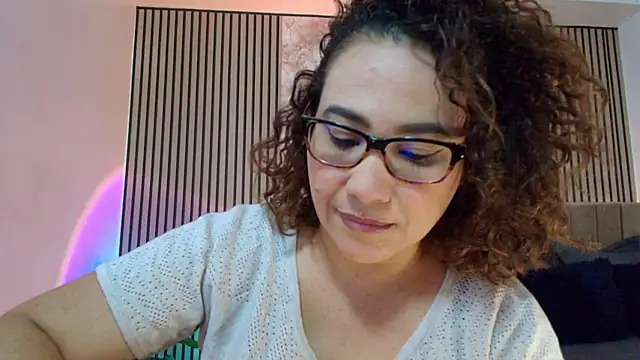 JuliRamirez live cam on StripChat