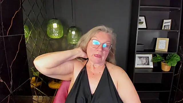 NataliMellow live cam on StripChat