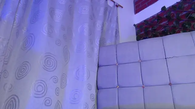 charlotte_brawn live cam on StripChat