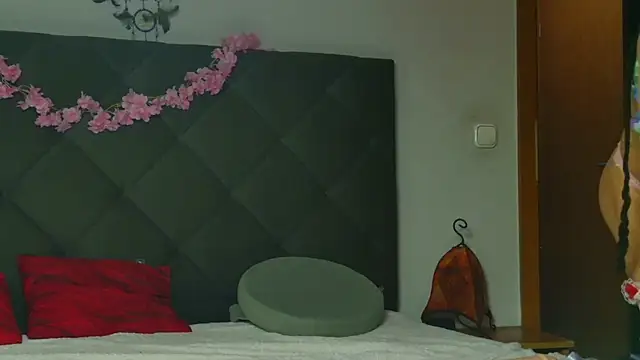 LadyRavenna live cam on StripChat