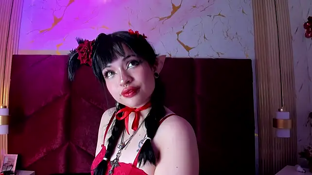 HannaRoussee live cam on StripChat