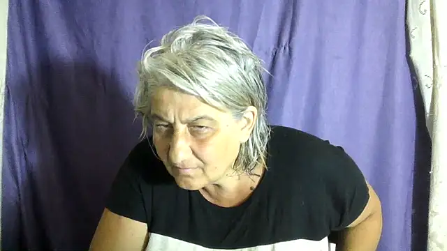 ExquisiteMature live cam on StripChat