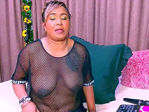 indiansparkle live cam on StripChat