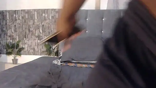 IsiahMaxwell live sex cam