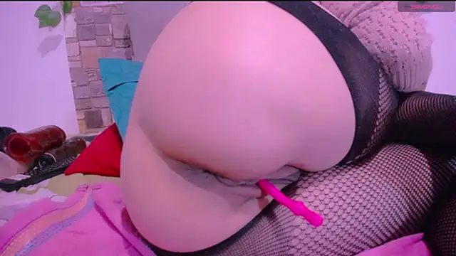 CrazyRousex live cam on StripChat