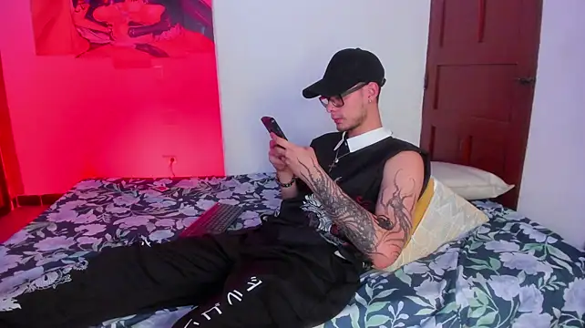 Vlad__night live cam on StripChat