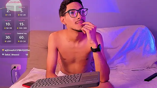 ApoloXanthos live cam on StripChat