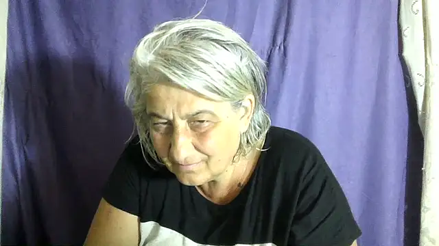 ExquisiteMature live cam on StripChat