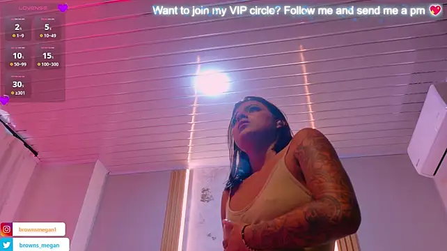 Megan_browns1 live cam on StripChat