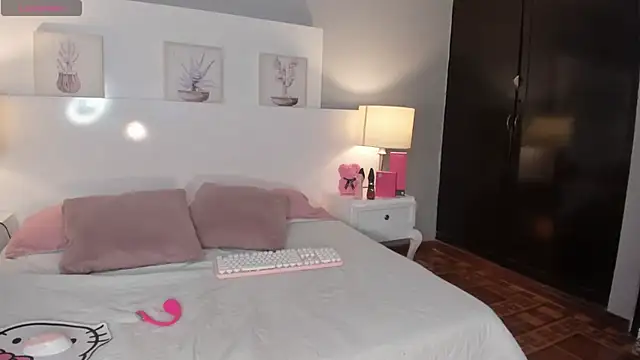 Emily_robertss1 live cam on StripChat