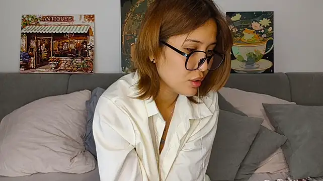 UlaHollars live cam on StripChat