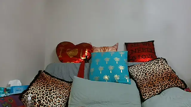 --I3lue_I3utterfly-- live cam on StripChat