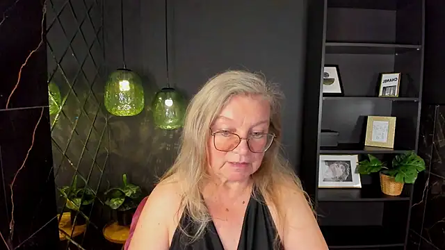 NataliMellow live cam on StripChat