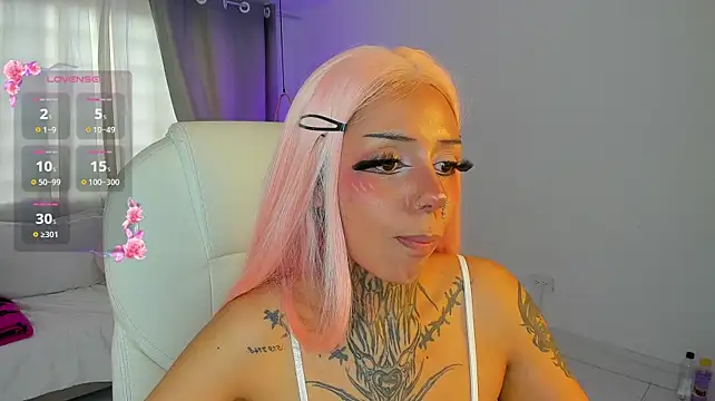 KoraRousee live cam on StripChat