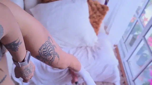 JessicaVelvet live sex cam