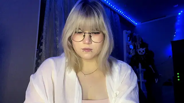 HelloKinki live cam