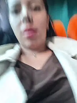 Luianna live cam on StripChat
