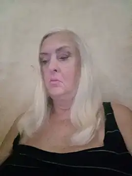Julia20X live cam on StripChat