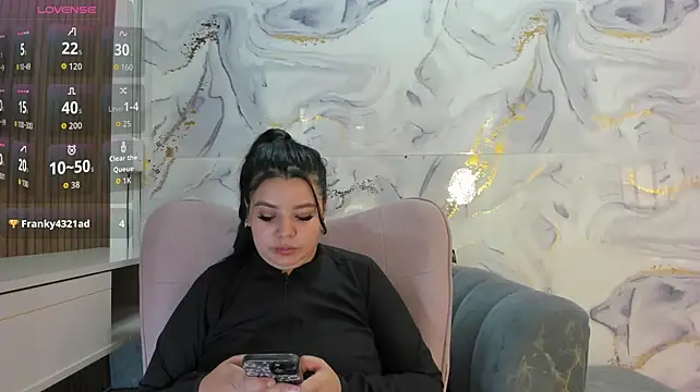 AlondraEvans live cam on StripChat