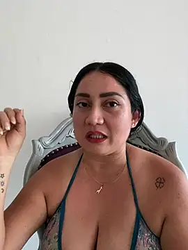 juliana_diaz live cam on StripChat