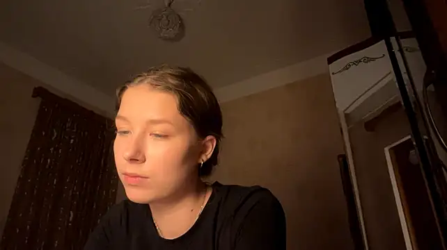 TarenOgilvie live cam on Stripchat