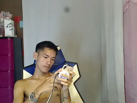 riks_tyler (Ask my age) - get me naked and make me cum!!