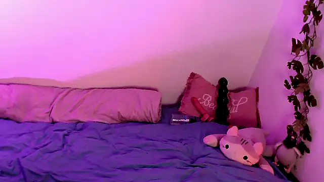 kynekobtbf (F young) - JE RETIRE MON COSPLAY / LINGERIE
