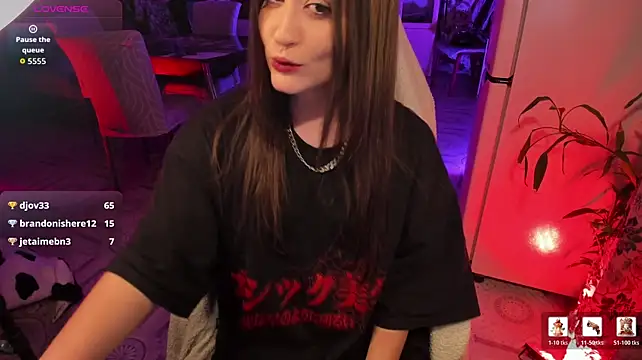 Sserendipityy live cam on StripChat