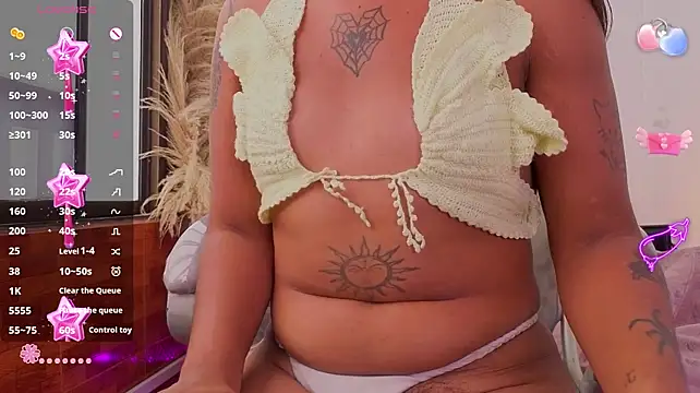 CoralRigan live cam on StripChat