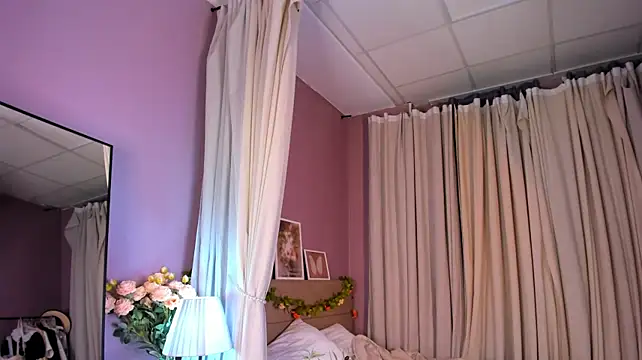 Dearly_Emily live cam on StripChat