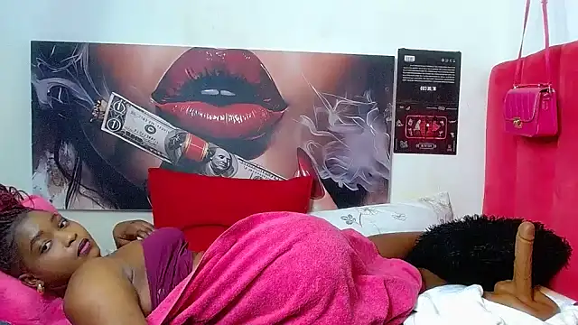 Lisa-001 live cam on StripChat
