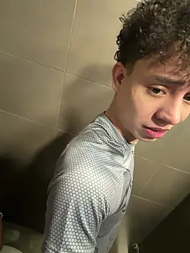 yoursexyjose live sex cam