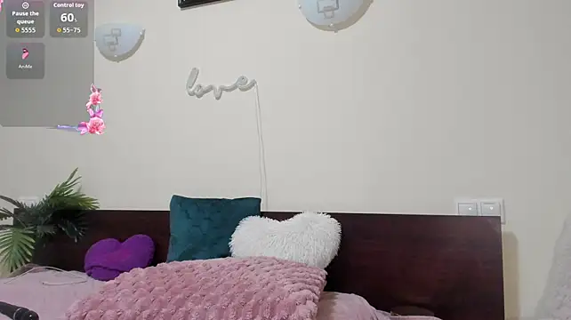 LunaaKitty live cam on StripChat