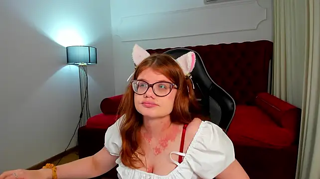 ChloeHalses live cam on StripChat