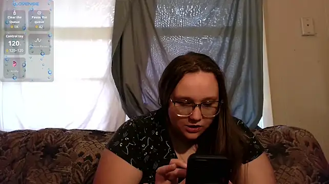 TurtleLady420 live cam on StripChat