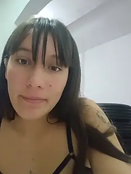 CrystalLaurent live cam on StripChat