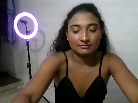 Sasha_sainn live cam on StripChat