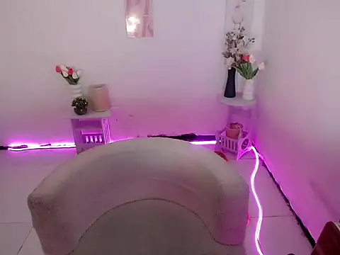 Creamy_bbgirl live cam on StripChat