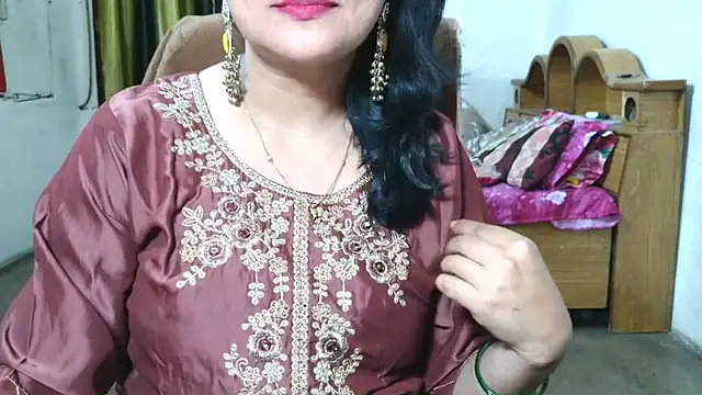 Cute_Mahi22 live cam on StripChat