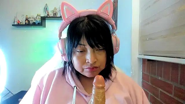 Shaddycute_ live cam on StripChat