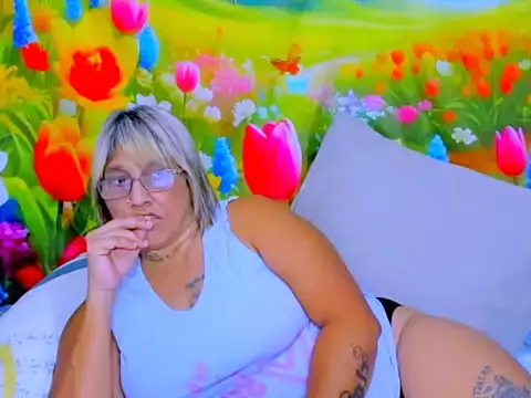 indianroxy live cam on StripChat