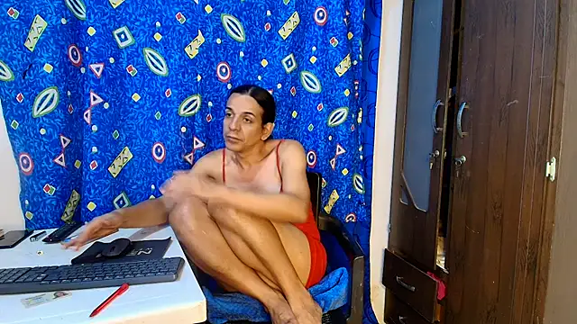 Oh_Tique live cam on StripChat