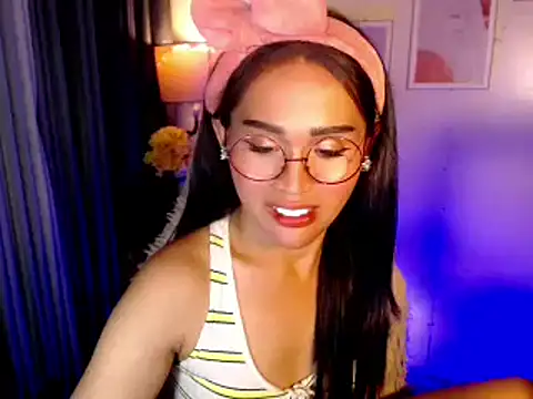 urmidnightcravingsxx live cam on StripChat
