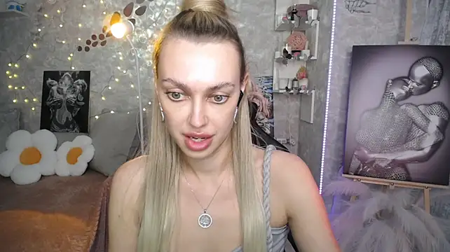 NickyAdamidi live cam on StripChat