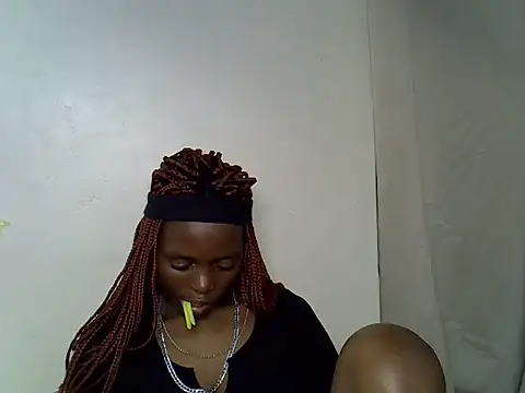 Pretty_lynn01 live cam on StripChat