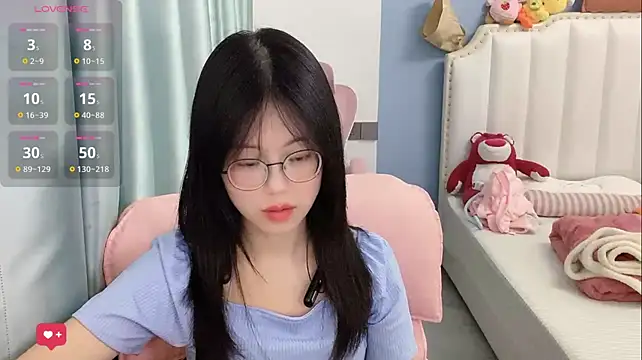 Luna-666 live cam on StripChat